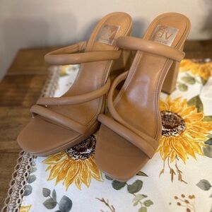 Dolce Vita 7.5 strappy heel/sandal